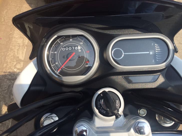 Bajaj V15 photo gallery